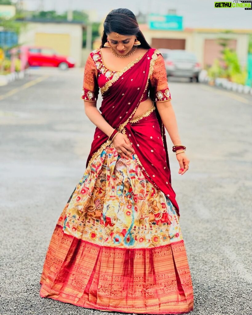 Keerthi Bhat Instagram - ♥️ This beautiful outfit by : @kowshiki_couture #ursradha #madhuranagarilo #teluguactress #telugu #hyderabad #love #joyful