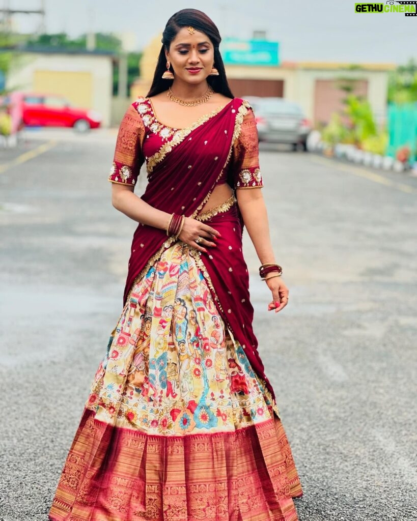 Keerthi Bhat Instagram - ♥️ This beautiful outfit by : @kowshiki_couture #ursradha #madhuranagarilo #teluguactress #telugu #hyderabad #love #joyful