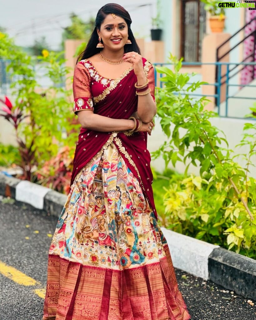Keerthi Bhat Instagram - ♥️ This beautiful outfit by : @kowshiki_couture #ursradha #madhuranagarilo #teluguactress #telugu #hyderabad #love #joyful