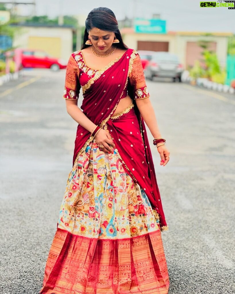 Keerthi Bhat Instagram - ♥️ This beautiful outfit by : @kowshiki_couture #ursradha #madhuranagarilo #teluguactress #telugu #hyderabad #love #joyful