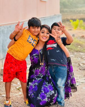 Keerthi Bhat Instagram - 🩷🩷

#keerthibhat #ursradha #madhuranagarilo