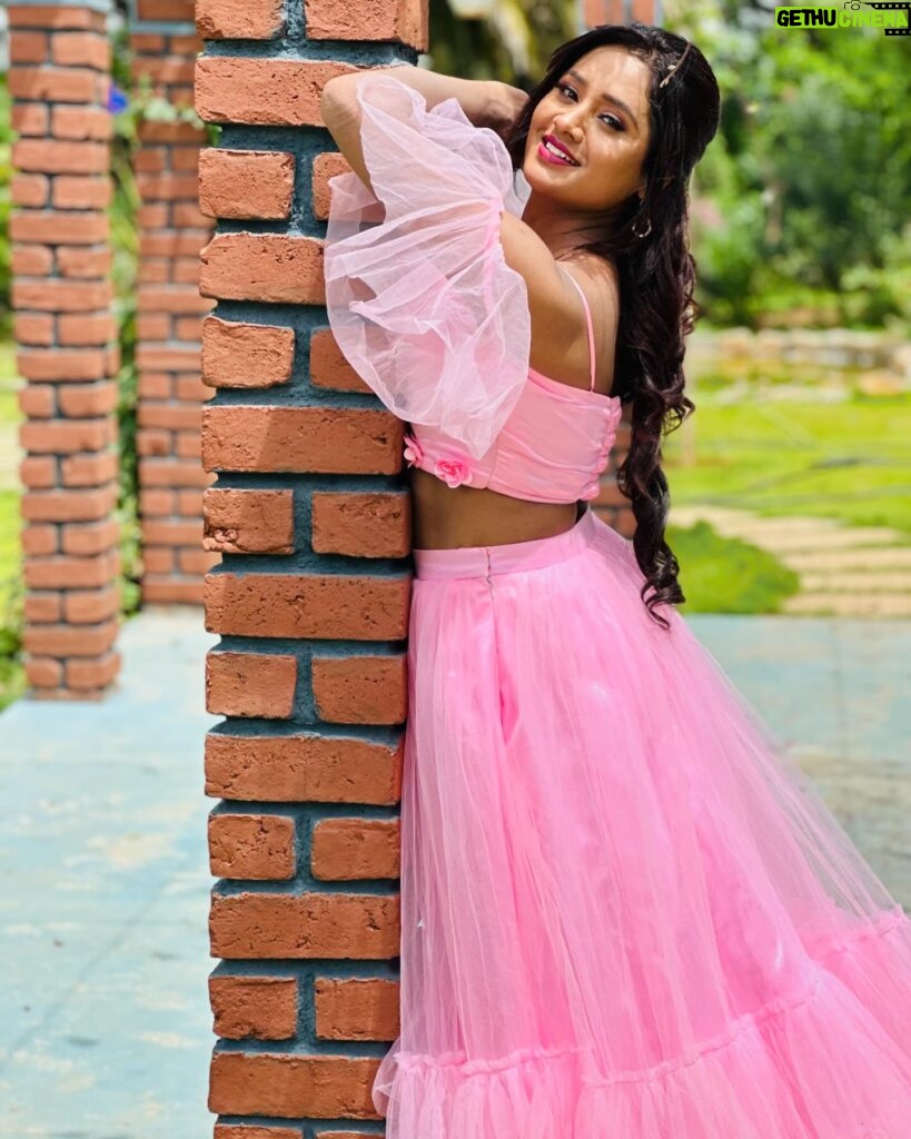 Keerthi Bhat Instagram - 💗 Designer n outfit by : @dream_outfits_by_rr #pink #selfloveisthebestlove #bigboss6 #keerthibhat #thankyou