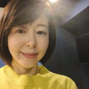 Keiko Horiuchi Instagram - 今日はお稽古場で建て込みをしてくれています。

（本番にちかくセットを建てる）

沢山のスタッフが、色々とサポートしてくれておりますよ。

お稽古の前や、後に、掃除をして、除菌してくれたりね。

ありがたいですね。

#骨と軽蔑
#舞台
