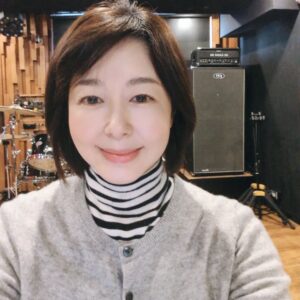 Keiko Horiuchi Instagram - お稽古はお休みです。

久しぶりに、スタジオにて、ドラマのセリフ練習。

アナスタシアの時の癖で、つい、ピアノをレンタルしてしまいそうになりました。

そして、セリフの練習なのに、歌唱の発声練習しちゃってます😊

しっかりしなくちゃなぁ。

#ドラマのセリフ練習
#スタジオ