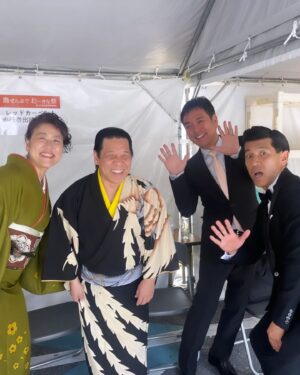 Keiko Horiuchi Instagram - 沖縄映画祭　皆様ありがとうございました😊

沢山のスタッフ、運営の方々のおかげで、最高な日でした。

映画　かなさんどー　2025年公開予定です。

旦那様役の浅野忠信さん。
あったかい方で、助けられました❤

上田真弓さん、前川守賢さん
素敵なお着物でカーペットを歩きました。
守賢さんのかなさんどー、最高です。

照屋監督（ごりさん）
撮るものが明確で、迷いがなく、役者に寄り添って、スタッフに信頼されている、凄いパワーです✨

写真全員と撮れなかった。。くやしいです。

松田るかちゃん、Kジャージさん、初恋クロマニヨン
喜舎場泉さん、ひーぷーさん

そして、かなさんどースタッフの方々。

ありがとうございました❤

#かなさんどー
#映画
#2025年公開
#沖縄映画祭
#思い出の写真も少しずつ載せますね