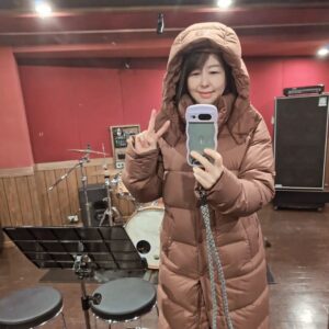 Keiko Horiuchi Instagram - 風が冷たいですねー🍃

お稽古お休みにて。

ヘアーのメンテナンスしまして、スタジオにて

ドラマと舞台の台詞を練習。

どちらの現場も、楽しいキャスト、スタッフです。

このようなチームに入れてありがたいです✨

#ヘアメンテナンス
#水素トリートメント
#accomplishsalon
#サカキバラさん

#ドラマ
#舞台
#どちらの現場も楽しい人がいっぱい