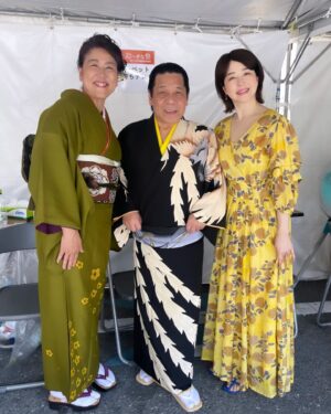 Keiko Horiuchi Instagram - 沖縄映画祭　皆様ありがとうございました😊

沢山のスタッフ、運営の方々のおかげで、最高な日でした。

映画　かなさんどー　2025年公開予定です。

旦那様役の浅野忠信さん。
あったかい方で、助けられました❤

上田真弓さん、前川守賢さん
素敵なお着物でカーペットを歩きました。
守賢さんのかなさんどー、最高です。

照屋監督（ごりさん）
撮るものが明確で、迷いがなく、役者に寄り添って、スタッフに信頼されている、凄いパワーです✨

写真全員と撮れなかった。。くやしいです。

松田るかちゃん、Kジャージさん、初恋クロマニヨン
喜舎場泉さん、ひーぷーさん

そして、かなさんどースタッフの方々。

ありがとうございました❤

#かなさんどー
#映画
#2025年公開
#沖縄映画祭
#思い出の写真も少しずつ載せますね