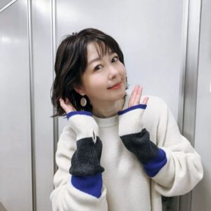 Keiko Horiuchi Instagram - あさイチ☺

爪特集でございました。

新しい発見が沢山！！

しっかりメモっておかなきゃー！！

衣装
@nagonstans_official
@enfold_official

アクセサリー
#donatellapellini
@dressunreve

ヘアメイク　板垣美和
#板垣美和

スタイリスト　岡本純子
#岡本純子