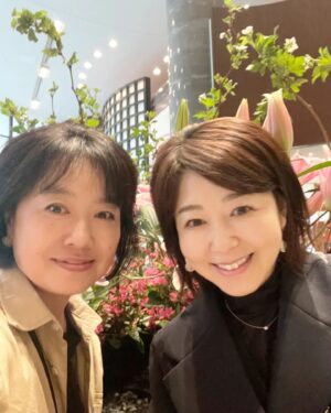 Keiko Horiuchi Instagram - 高校の同級生とランチをしました✨

元気もらっちゃって、家族の為のヒントも沢山！！

予言的な事まで話して😊

心がピカピカ、ほっこりしました。

彼女のお子さんも大学生！

夢へ向かって進んでほしいです。

#同級生
#ランチ