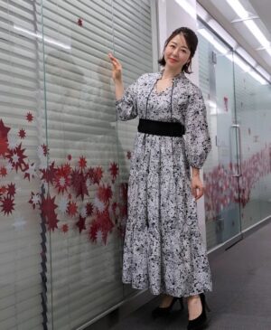 Keiko Horiuchi Instagram - お知らせです。

４月２７日(土)午後1時５０分から午後２時５０分

土スタ　「VRおじさんの初恋」特集

ゲスト　野間口徹さん

私は、野間口さんへのコメントにてちょこっと参加します。

チェックしてみてくださいませ😊

ワンピース
@chonofabrics
ジュエリー
@melleriojoaillier

ヘアメイク　　板垣美和
スタイリスト　多木成美

#土スタ
#NHK
#VRおじさんの初恋