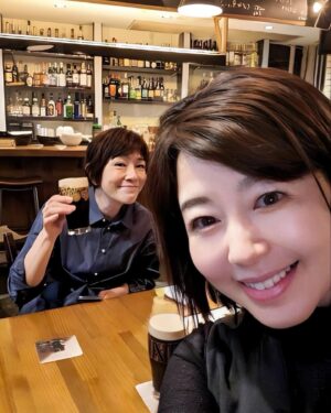 Keiko Horiuchi Instagram - きよちゃんとご飯😍

久しぶりに会えました。

笑った笑ったー。

食べた食べた、飲んだ飲んだ🍷

楽しいが1番だよね✨

#きよちゃん
#荻野清子
#シメにカレーのあいがけ最高だー

#直樹さんもカレー食べてた🍛
#vrおじさんの初恋