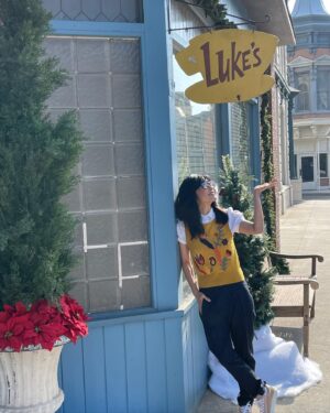 Keiko Agena Instagram - Some shots from today! Hanging with #ToddLowe my TV hubby from #GilmoreGirls. Promos for @up_tv 🌟 The #GilmoreTheMerrier TV binge-a-thon. Coming to you thanksgiving week… 

Make up @makeupbyhendra 
Hair @jayceemnirajd