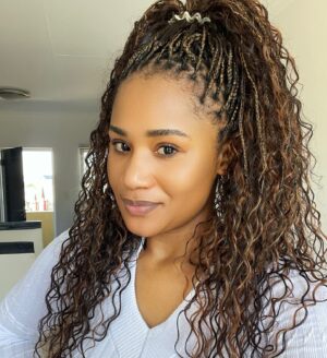 Keke Mphuthi Instagram - There’s a lot you can convince me of in life…. But NEVER that @lillyshair_  doesn’t LOVE ME.

This girl got my back n my front for 10 years and counting 🤞🏽
Hair game always on steriods.
#braids #boho #curls #salon #hairdresser #hairstyle #anniversary #friends #blackgirlmagic