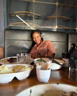 Keke Mphuthi Instagram - Catch up date with the BESTIE at Jozi Gin ♥️♥️♥️ obviously we are always laughing cause I mean … life is for the living😊😊😊.

🤎🧡🤎🧡🤎🧡
