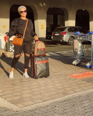 Keke Mphuthi Instagram - Catch FLIGHTS …not feelings 

HAPPY MONDAY
#newweek #newgoals #growth #opportunity