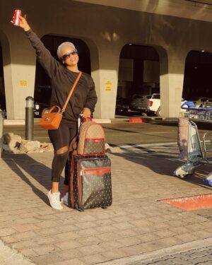 Keke Mphuthi Instagram - Catch FLIGHTS …not feelings 

HAPPY MONDAY
#newweek #newgoals #growth #opportunity