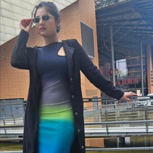 Keki Adhikari Instagram - Dont miss the real laugh in the picture no . 6 😎

👗📿 @trinkets.syeta