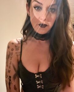 Actress Kelen Coleman HD Instagram Photos and Wallpapers February 2023