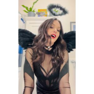 Kelen Coleman Instagram - Entering my “Do what I want”/“Take no prisoners”/“F*ck around and find out” era. So in that spirit….heres me at Halloween 😈 #solatesaturdays #happyhalloween 😜