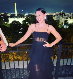 Kelen Coleman Instagram - Save the planet, rent a dress. 🤪❤️👍🏻.