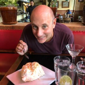 Kelen Coleman Instagram - This man. Wow. I can’t fully explain how grateful I am that I got to know and befriend Willie Garson. I only got to know him a few years ago and I felt immediately drawn to him. However, I find it hard to believe that EVERYONE didn’t feel this way because he was one of THE funniest, kindest, open hearted, & fun humans I have ever met. He razzed you like no other and made you laugh SO hard. I’m overseas right now, and when I woke up today, I wasn’t surprised by how many people on here knew and cherished him. I only learned he was sick about a month ago and I am so grateful & so happy I got to share with him how I loved him and got it right back. I wasn’t his best friend but I sure did tell him that I really wanted to be 🤣🥰. He was a magnetic person that knew so much about everything. Master of food (seen here taking me to a famous spot in Tucson in our day off from shooting), jokes, acting(he’s been in EVERYTHING for years and years), being a dad(everyone who knows him even for a day, knew his great love for his son. I’ll always treasure hearing your @nathen_garson father/son love story and also that game of quiddler that you two, josh, i all played. Thank you for sharing that❤️). Caption continued in comments.