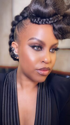 Kellee Stewart Instagram - ABOUT THIS GLAM!🔥 
Makeup: @king_patrikk ❤️
Hair: Me 🙋🏽‍♀️
#makeupartist #hairstylist #glam #makeup #facebeat #braidedupdo #naturalhair 

Thank you Patrickk… for your artistry and dedication to a disrespectful face beat! 😜And extra thanks for making Mama Stew the bell of the ball!! 
And in the words of @niecynash1 … I wanna thank me for believing I can do my own hair. And DID! 🔥