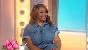 Kellee Stewart Instagram - Sharing my EGG SHOWER and FERTILITY FACTS you need to know with my sweeeeeeetest of friends Sherri Shepherd!! I LOVE YOU SIS! ❤️Until they hatch, learn how and why I put my future on ice!!

Thank you to @sherrieshepherd and everyone at The Sherri Show @sherrishowtv for having me!! Y’all make our days brighter and my eggs and I are HONORED you welcomed our story to your stage. Forever Grateful 🙏🏽💙 #NYC 

Shout out to my family Ann Lamar, Chuck Stewart, Robert Robert H. Stewart III and Kira Smith-Stewart and my manager Robyn Bluestone for playing on my playground of eggs!
#infertility #fertilityjourney #eggfreezingjourney #eggshower #eggfreezing #ivf #ivfjourney #laurelfertilitycare #eggshower #blackwomenshealth #menshealth
