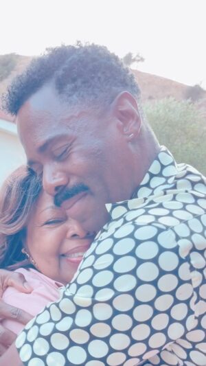 Kellee Stewart Instagram - PHILLY PROUD! 🏆 These two went to the same high school in West Philadelphia, and though many decades separate them in those halls of learning, PRIDE continues to flow in the #215! @kingofbingo Congratulations on your #Oscar nomination!! You are so deserving of this round of applause from THE WORLD!! Excellent work dear friend, and as always, thank you for showing your biggest fan Mama Stew, and your whole Philly fam, so much love! We’re rooting for you! Got get it!!🏆 #colemandomingo #mamastew #oscarnominee #philly