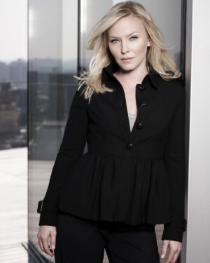 Kelli Giddish Instagram - I wanted to address the chatter I’ve seen online and let everyone know that this will, indeed, be my last season on ‘Law & Order: SVU.’ Playing Rollins has been one of the greatest joys and privileges of my life. I’ve been so fortunate to be a part of the ‘Law & Order’ family for the last 12 years. There is simply no other character on TV like Rollins. She’s grown and changed, and I have as well. I started on this show when I was in my late 20s and I’m grateful I got to spend so many of my adult years with Rollins in my life. 
 
I want to thank Dick Wolf, Mariska Hargitay, Warren Leight, Peter Jankowski, NBC, Universal Television, all of my co-stars, every single member on the crew and all the writers here for our incredible work together these last 12 years. I’m so excited to take all the things I have learned in my time on ‘SVU’ and put them toward everything that’s next to come…. #SVU
