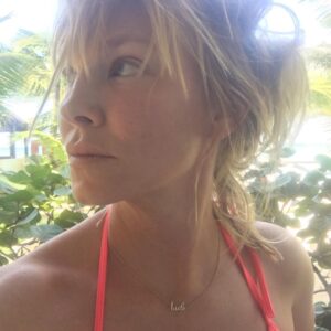 Kelli Giddish Instagram - #selfiemaximus #christmas #ludo necklace