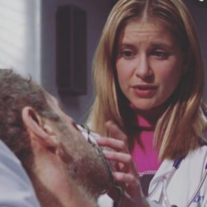 Kellie Martin Instagram - This is a doctor and nurse appreciation post. Not only are you saving lives all day during a pandemic, but many of you work after hours on social media to educate and combat misinformation.  I see you. I thank you. Had Lucy avoided getting stabbed on ER, she would be right there with you. 🥺