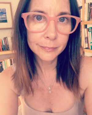 Kellie Martin Instagram - Summer but make it bookish. Currently reading JANE EYRE. I forgot how amazing it is. What are you reading??