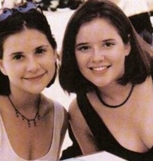 Kellie Martin Instagram - Today is my little sister’s birthday. Heather would be 43. We lost her 23 years ago to an autoimmune disease called lupus. She was misdiagnosed repeatedly which led to needless suffering and a bad outcome. I don’t want anyone to go through that. To honor her life, my husband and I have partnered with the Yale School of Medicine to create the Heather Martin Education Fund in Rheumatology. The fund supports research experiences for students, fellows, and residents in rheumatology at YSM. They are doing exciting work that will make a huge difference to patients. I would be very grateful if you would consider joining us by contributing to this fund in any amount. Link in bio. ❤️