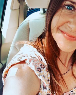 Kellie Martin Instagram - Hey! Your friend Kellie got vaccinated! 💘