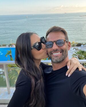 Kelly Baron Instagram - Chegamos em Portugal 🩵🥰

#meumundoazul #babyboy #26semanas
#Portugal #hotelcascaismiragem