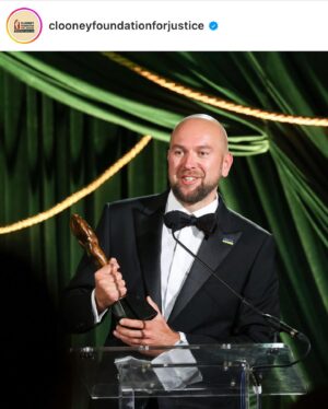 Kelly Noonan Instagram - What an honor to attend and support @clooneyfoundationforjustice “The Albie Awards” last night. It was a powerful and emotional evening recognizing some of the most courageous heroes risking their lives for truth, freedom, justice, liberty and healing in humanitarian efforts all over the world. I left with a heavy heart unable to process all of the suffering and darkness in the world, but also a fire under my ass to do more. Most importantly, I do have renewed hope that the amount of good people in the world performing extraordinary acts of love and kindness far outnumber the bad. THERE IS HOPE BECAUSE OF THE HEROES. Thank you Amal and George for your incredible work 🙏🏽 
.
#TheAlbies #justice #WagingJustice #WagingPeace #syria #iran #ukraine #thailand #drc 
.
hair: @xaviervelasquez
m/u: @a_muse_inspired 
dress: @celine 
.
Last four slides 📸 #repost from @clooneyfoundationforjustice