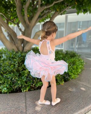 Kelly Noonan Instagram - First dance recital! A whole lotta cuteness and chaos but we were beaming with pride as Riley braved the stage with curiosity and a handful of moves🕺🏻Special shout out to @chef_dafne for coming to her best friend’s recital early in the morning on her day off 😜🩰