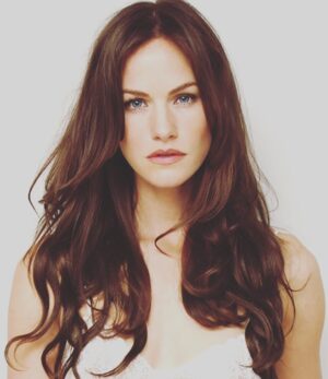 Kelly Overton Instagram - Who else is longing for Season 5?! #vanhelsing #vanessa