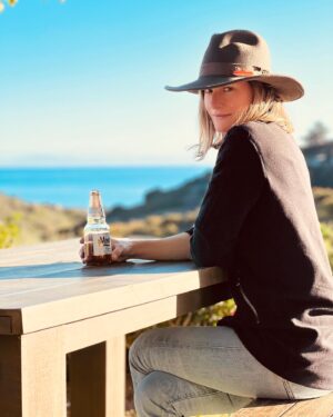 Kelly Overton Instagram - Home tastes good #modelo #notanad
