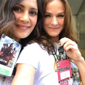 Kelly Overton Instagram - Comic Con 2018! 🖤🤟🏼 BIG thanks to all the #VanHelsing fans who came out to support our show!! We had the best time this year! #comiccon  #2018 #syfy