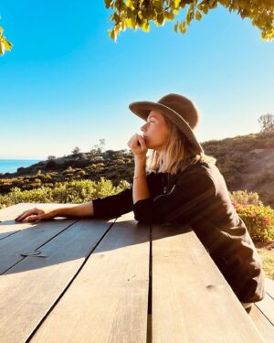Kelly Overton Instagram - Home tastes good #modelo #notanad