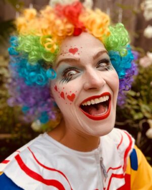 Kelly Overton Instagram - Happy Halloween! 🤡