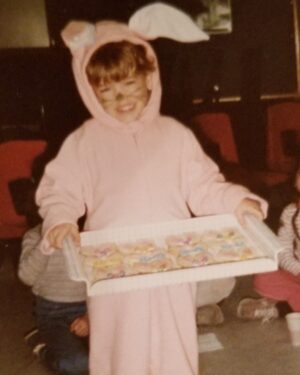 Kelly Overton Instagram - Happy Easter!!! 💖✝️🐇 #1984