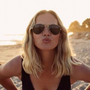 Kelly Overton Instagram - How is everyone’s summer going?💋