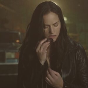 Kelly Overton Instagram - Vanessa feels your pain...waiting sucks. #season3 #waitinghurts #vanhelsing #almostthere #waitingsucks #soclose #vanessa #somoody
