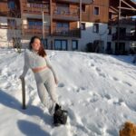 Kelly Helard Instagram - Gagne un séjour aux @les_saisies Oui oui un séjour pour 4 dans la même résidence que moi ( chalet d’émeraude) , hors vacances scolaires ! 🥰 avec @lagrange_vacances Mais aussi des activités : -1 tour en moto neige pour enfants @e_park_les_saisies - 1 activités que j’ai réalisé aux choix avec les chevaux pour 4 personnes avec @intersport_les_saisies - 3 jours de locations complètes de ski chaussures et bâtons pour 4 personnes avec @starskisportslessaisies - 1 fondue et 1 raclette pour 4 personnes avec @la_montagnette_lessaisies POUR GAGNER c’est simple -suivre tous les prestataires mentionnés et moi @kellyhelard -mentionner en commentaire 3 personnes et avec un beau texte hein -partager en story Résultats le 07 janvier prolonger d’une semaine En #partenariat