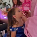Kelly Helard Instagram - Souvenir d’un moment unique à la maison 🏠 je ne connaissais pas forcément ce concept mais franchement on a passé un réel bon moment comme vous pouvez le voir sur les photos vidéos. Merci @spa.party95 #invitation pour l’émission mamans et célèbres