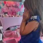 Kelly Helard Instagram - Souvenir d’un moment unique à la maison 🏠 je ne connaissais pas forcément ce concept mais franchement on a passé un réel bon moment comme vous pouvez le voir sur les photos vidéos. Merci @spa.party95 #invitation pour l’émission mamans et célèbres