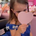 Kelly Helard Instagram - Souvenir d’un moment unique à la maison 🏠 je ne connaissais pas forcément ce concept mais franchement on a passé un réel bon moment comme vous pouvez le voir sur les photos vidéos. Merci @spa.party95 #invitation pour l’émission mamans et célèbres