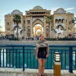 Kelly Helard Instagram - Obliger de passer par global village !! Un de mes lieux préférés moi qui est pour rêve de faire le tour du monde en 1 ans avec un sac à dos je le fais ici en 4h avec une pochette 🤣. Découverte de produits et de nourritures topiques de chaques pays je kiff et je me suis arrêté sur pâte Mac and cheese et fraises !! J’ai craqué aussi sur un massage thaï ( le Thaïlande me manque aussi beaucoup 4 fois déjà et j’espère y aller dans 2 ans avec Lyam et Lyana ) . Fin bon beaucoup de mondes et compliqué de prendre des photos sans personne dessus .